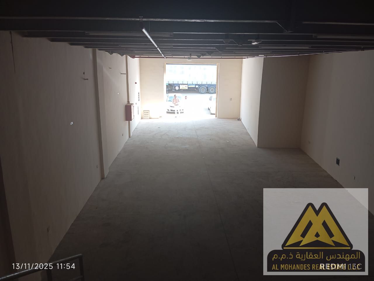Warehouse available for rent in Al Jurf Industrial Area, Ajman, in a prime location near the Cemetery Roundabout and China Mall.