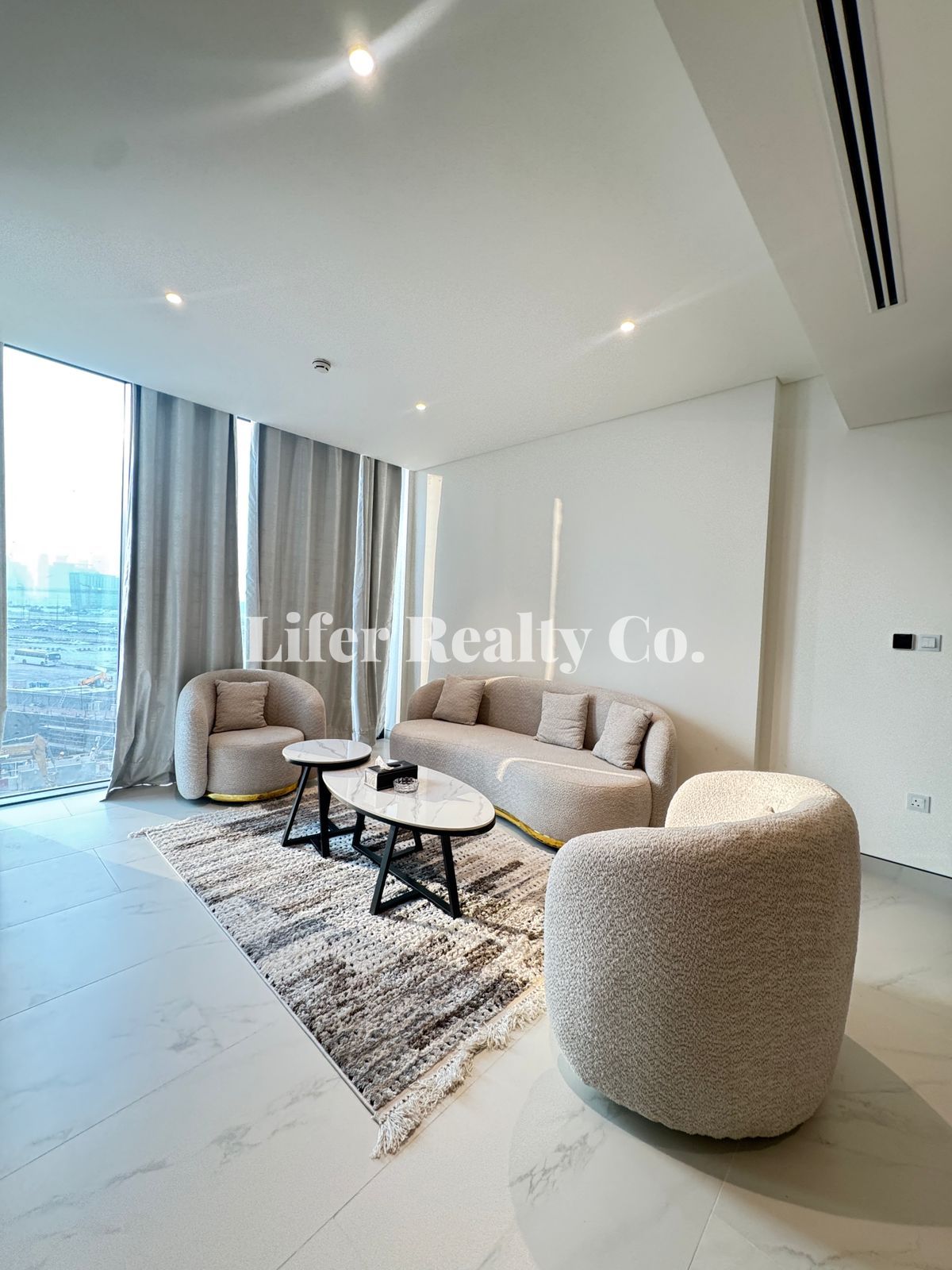 Fully Furnished l Brand New l Low floor