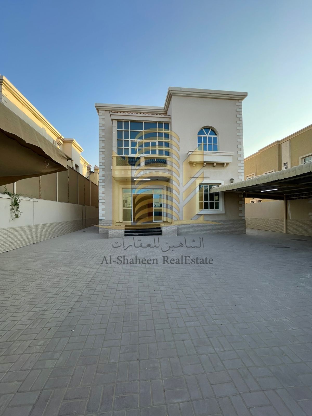 Villa for rent in Al Rawda 2 Close to all services Near Sheikh Ammar Street and Sheikh Mohammed Bin Zayed Road Plot area: 5,000 sq ft The villa includes 6 bedrooms, a majlis, a living room, a kitchen, and a maid's room Price: AED 110,000