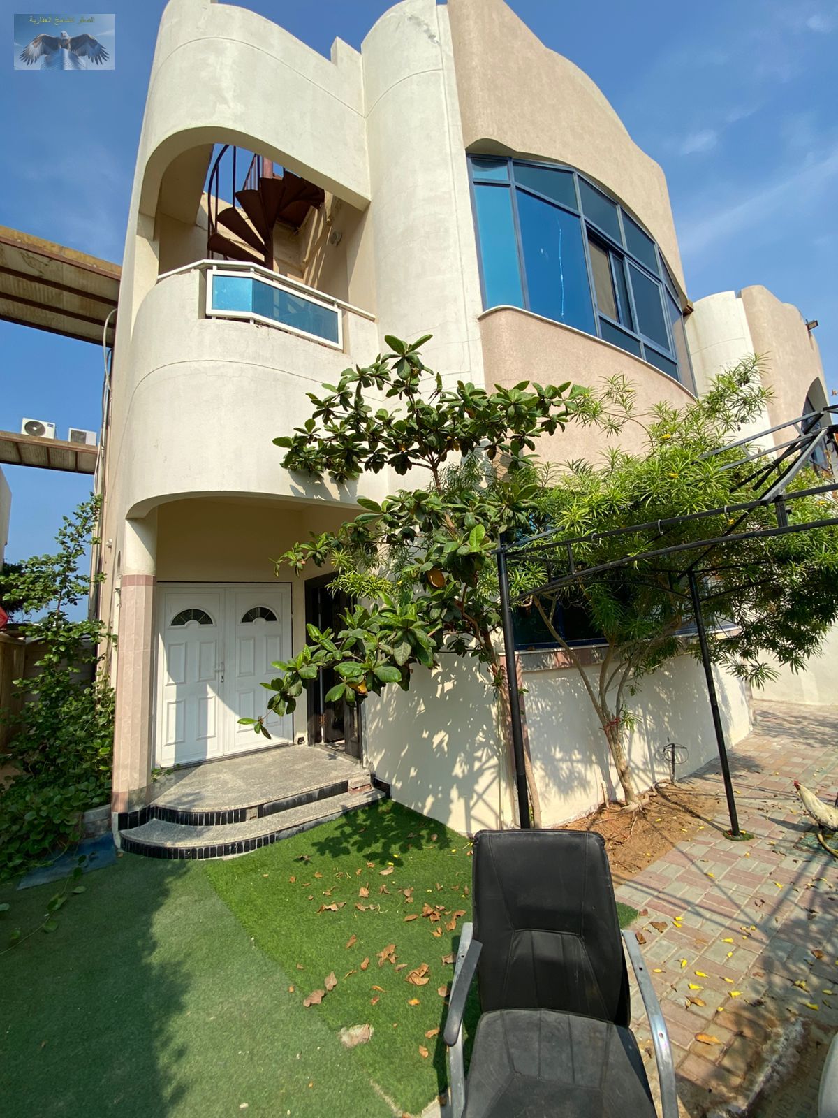 A fantastic opportunity for annual rental: a villa with the latest designs in a prime location.