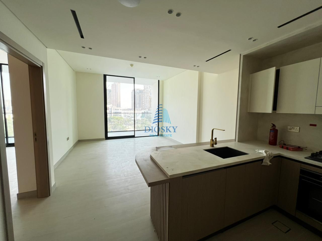 Luxury Apartment |Ready to Move | Prime Location