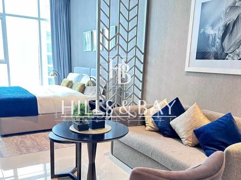 VACANT WITH BALCONY |STUNNING CANAL VIEW