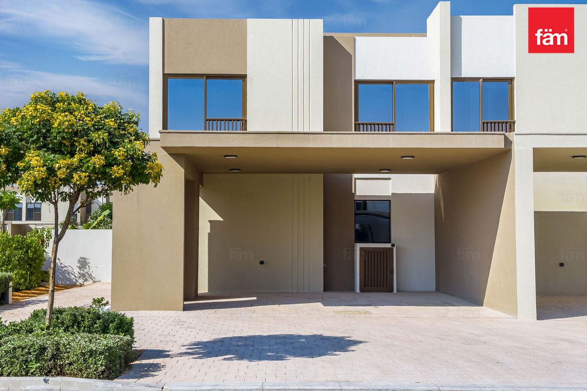Single Row | Brand New | Close To Amenities