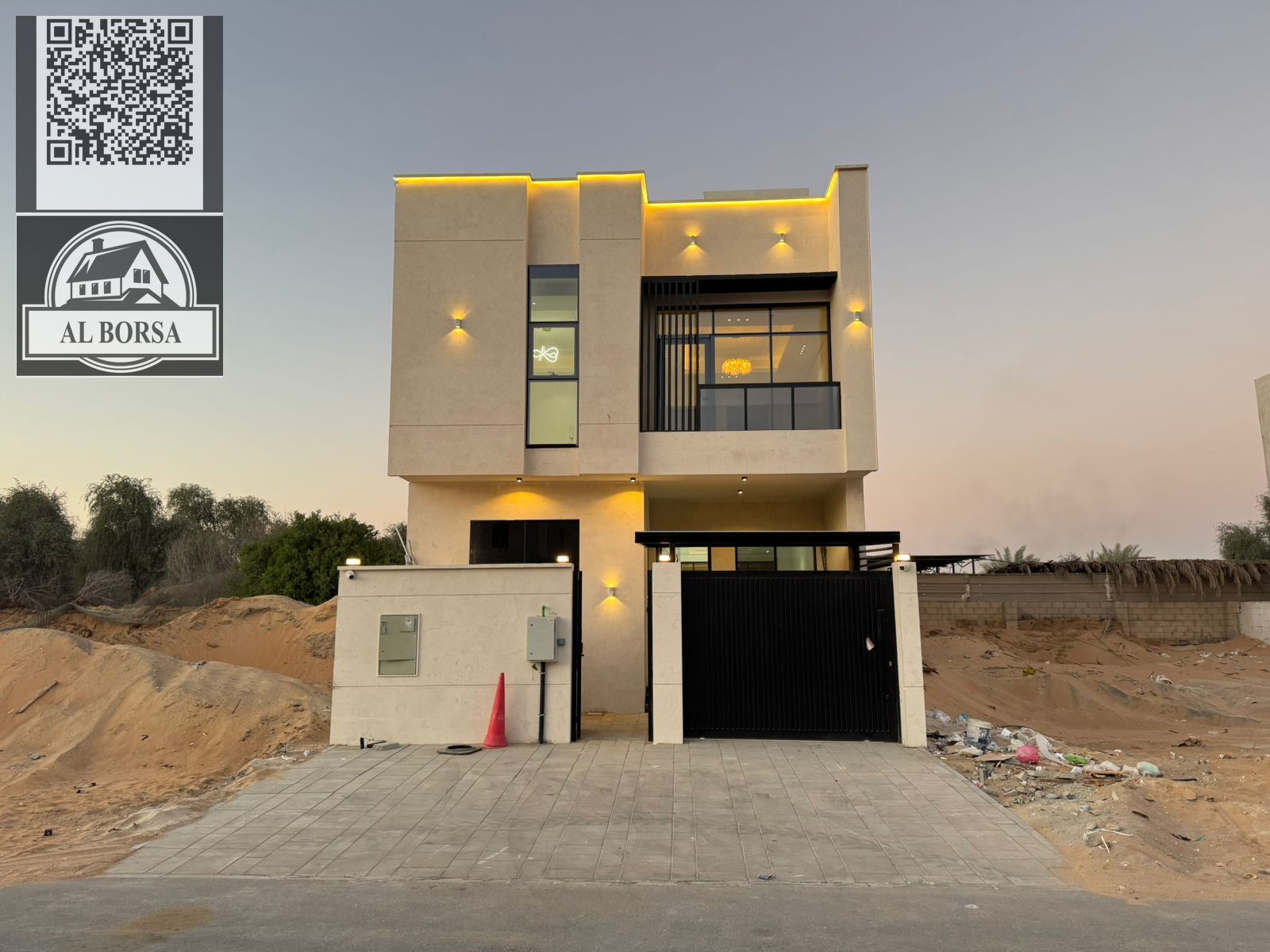 For sale in Al-Haliyo 2, a townhouse with 3 master bedrooms, a majlis and a spacious kitchen.