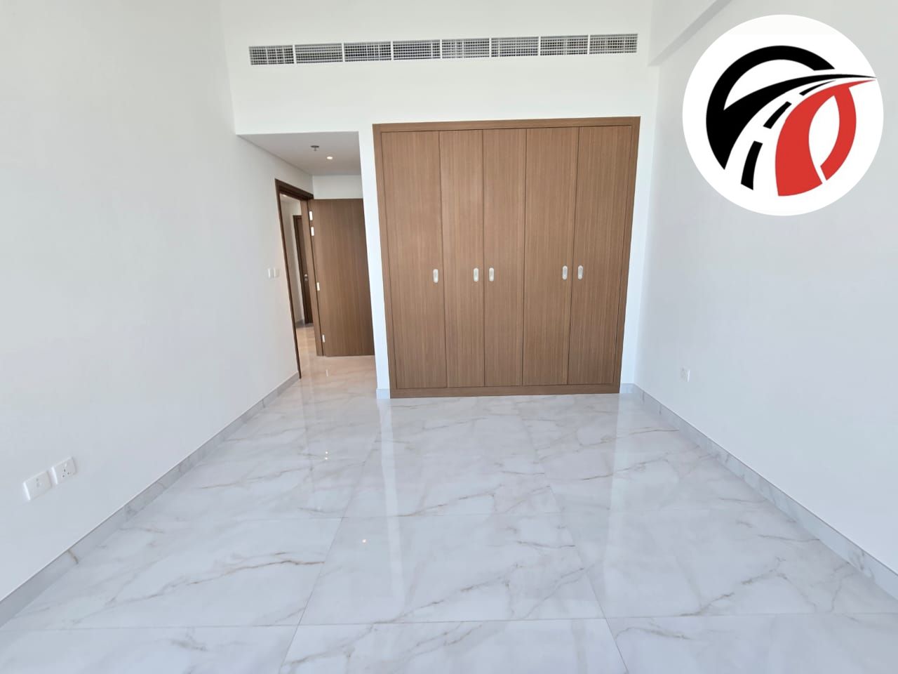 Brand New, Equipped Kitchen, Stunning Layout, Multiple Cheques Payments