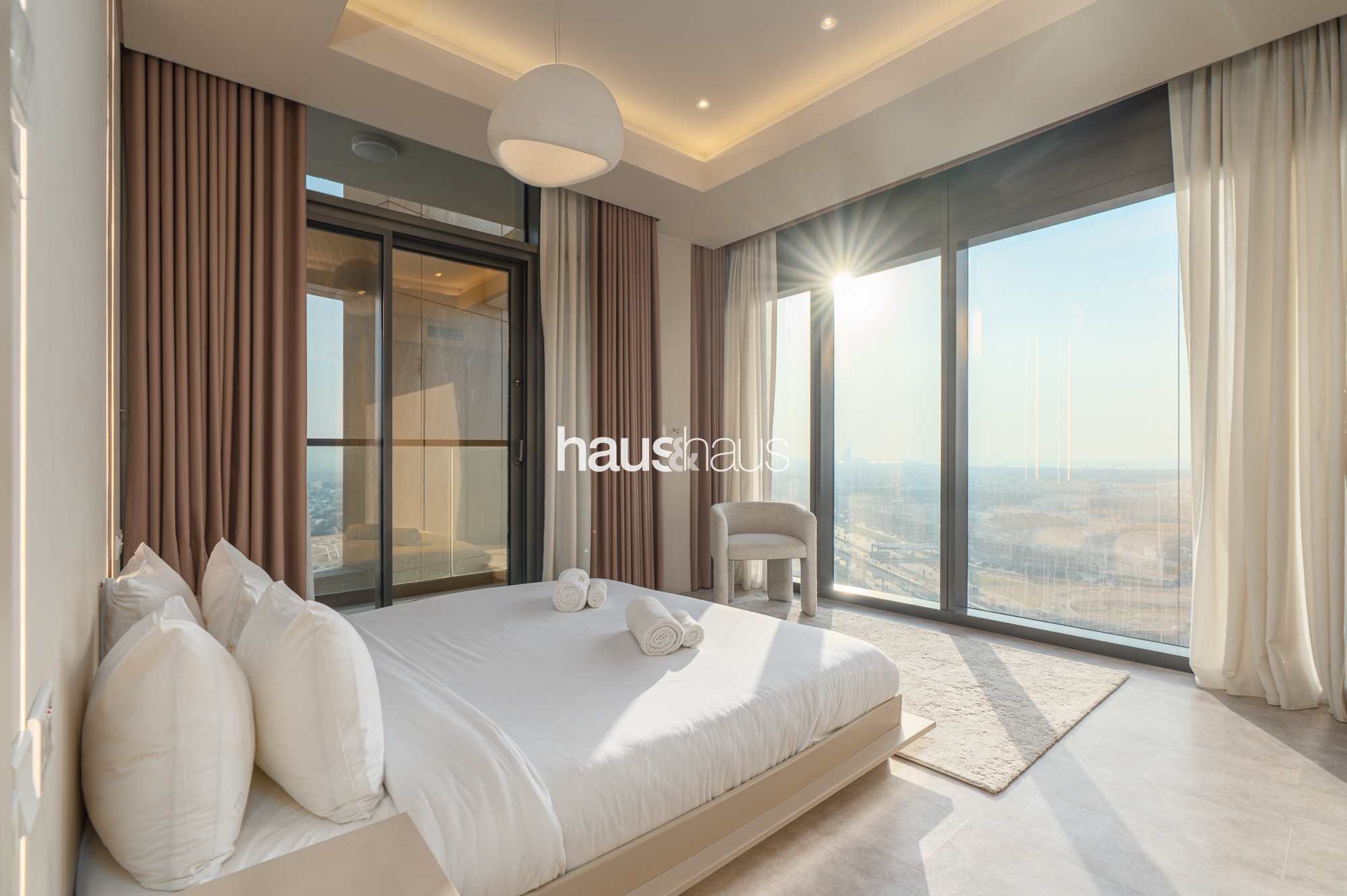 Contemporary | Upgraded | Stunning Skyline Views