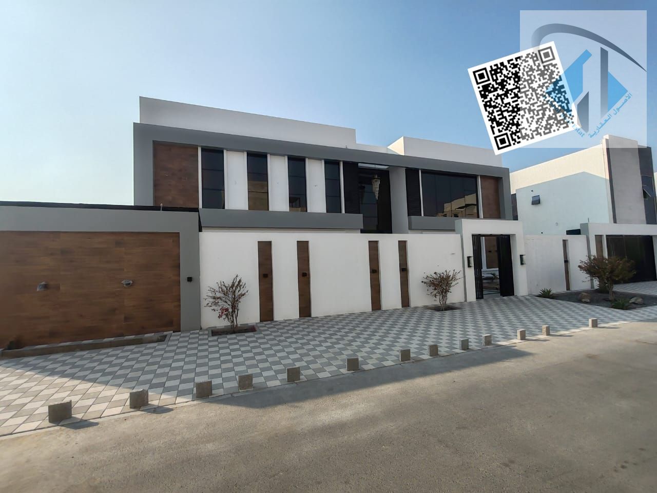 Villa for sale, fully finished and air-conditioned, one of the most luxurious villas in Ajman. Freehold for all nationalities.