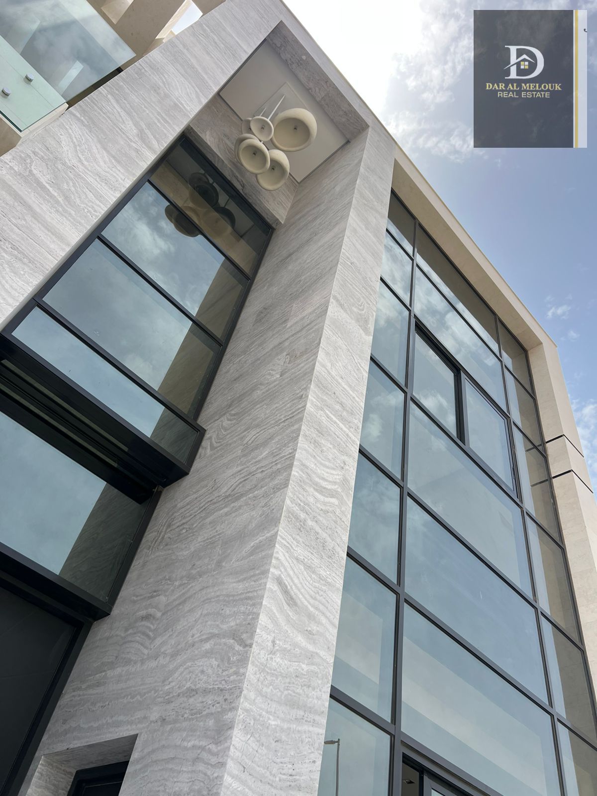 Spacious deluxe villa for sale in Al-Hawshi neighborhood – opposite the Sheikhs' Palaces. A prime opportunity for both living and investment.