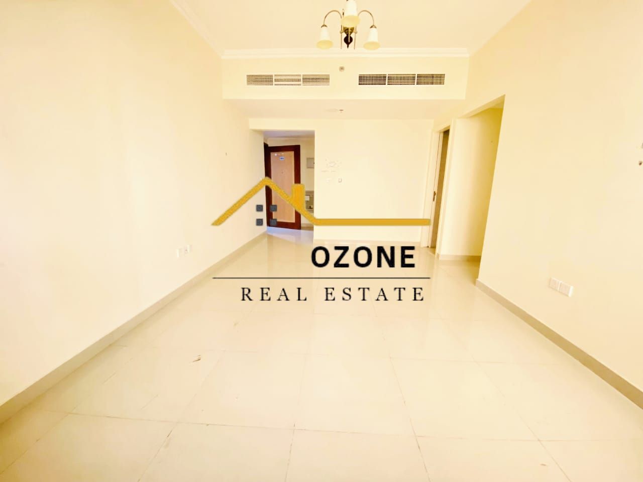 Huge Specious 2BHK with Parking // Like New //Family Building