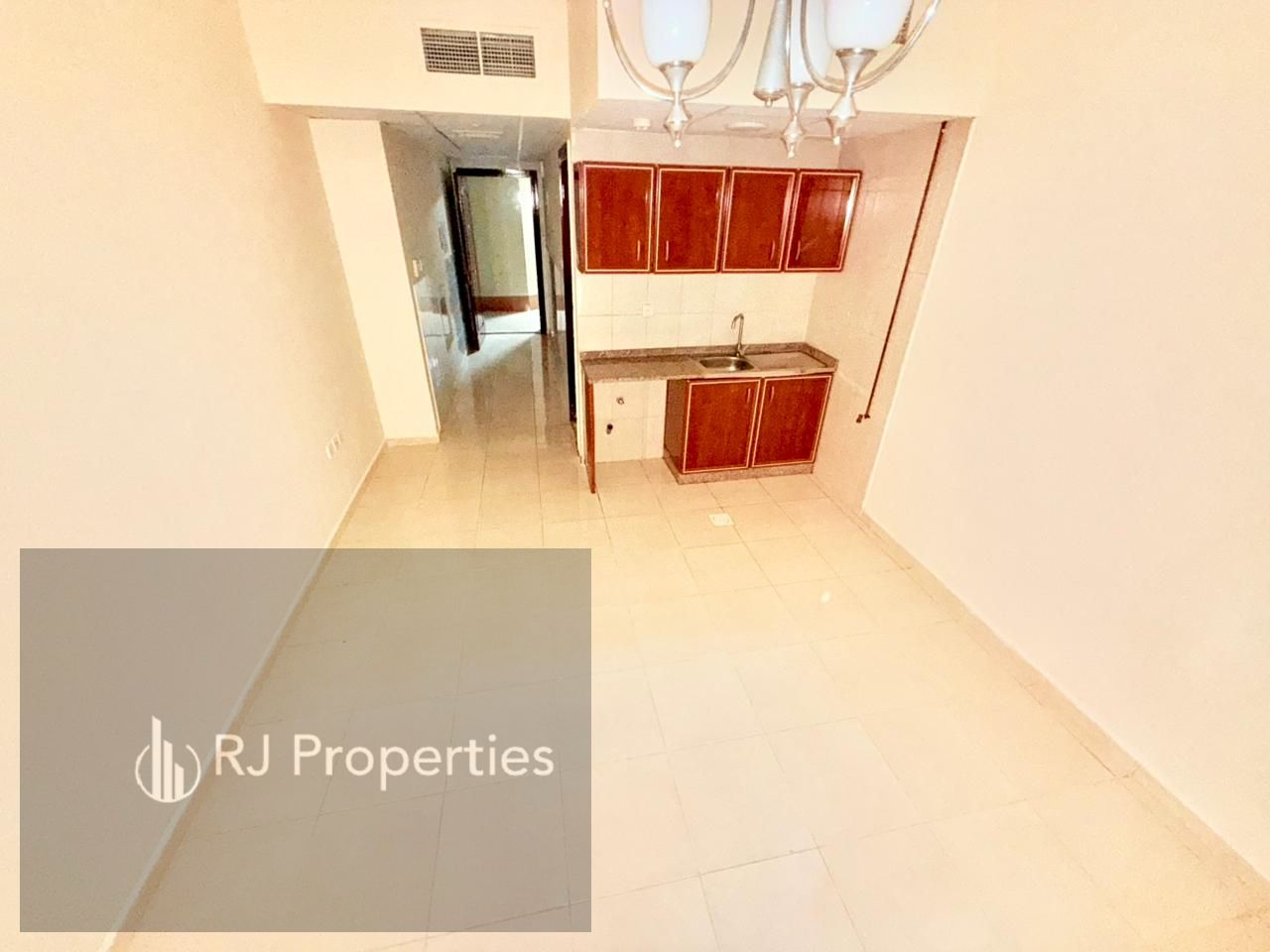 Studio apartment Nice Finishing With Covered parking