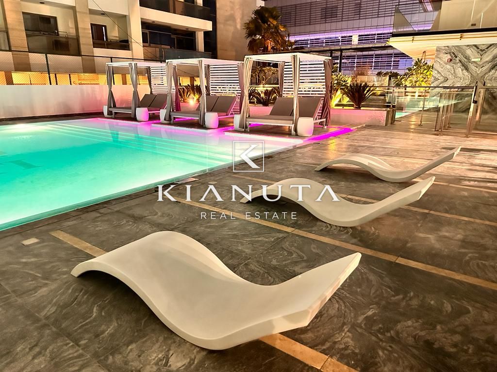 UPGRADED| LUXURY| HIGH FLOOR| FURNISHED| GOOD ROI