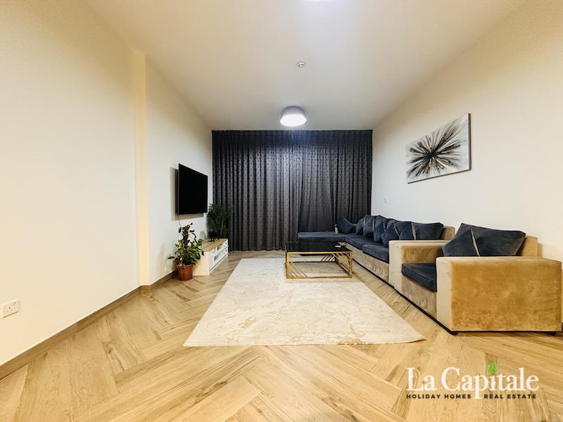 VACANT | FURNISHED | METRO AT WALKING DISTANCE