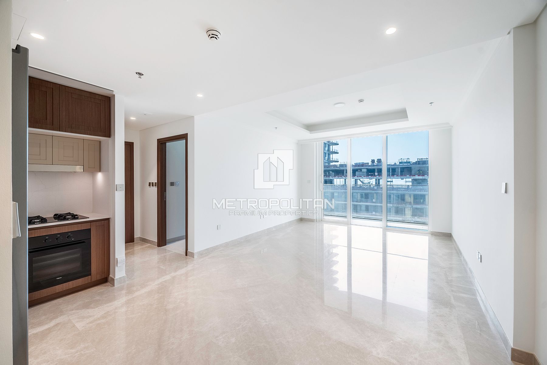 Vacant | High Floor | Prime Beachfront Living
