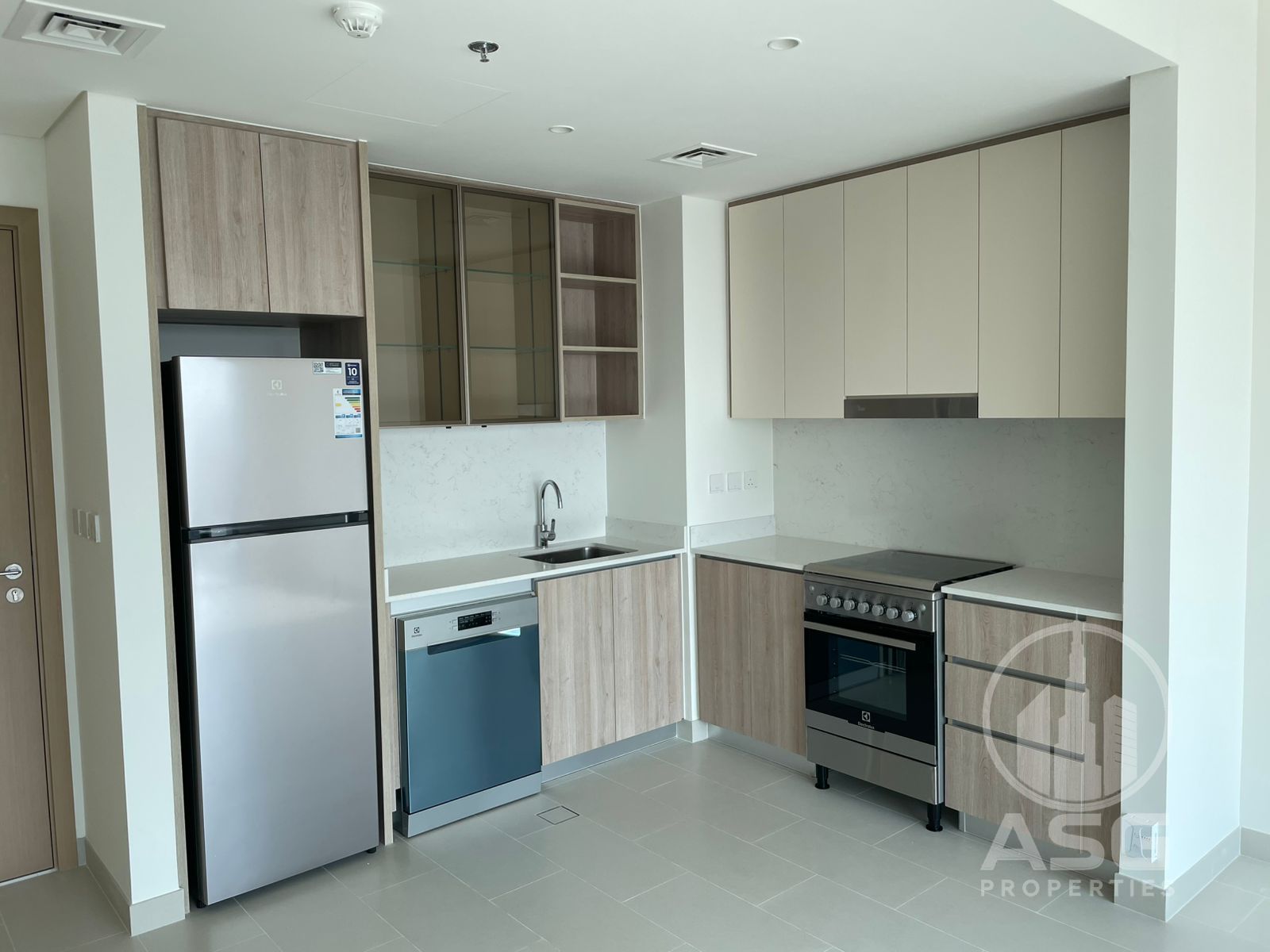 Kitchen Equipped / Chiller Free/Stunning View