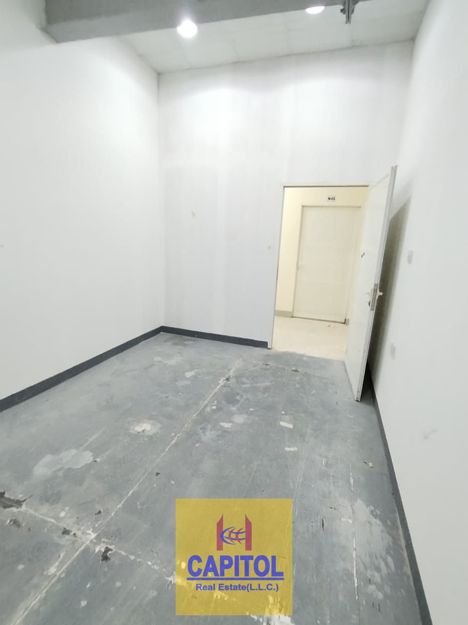 190 sqft small unit warehouse available on rent at cheap price.