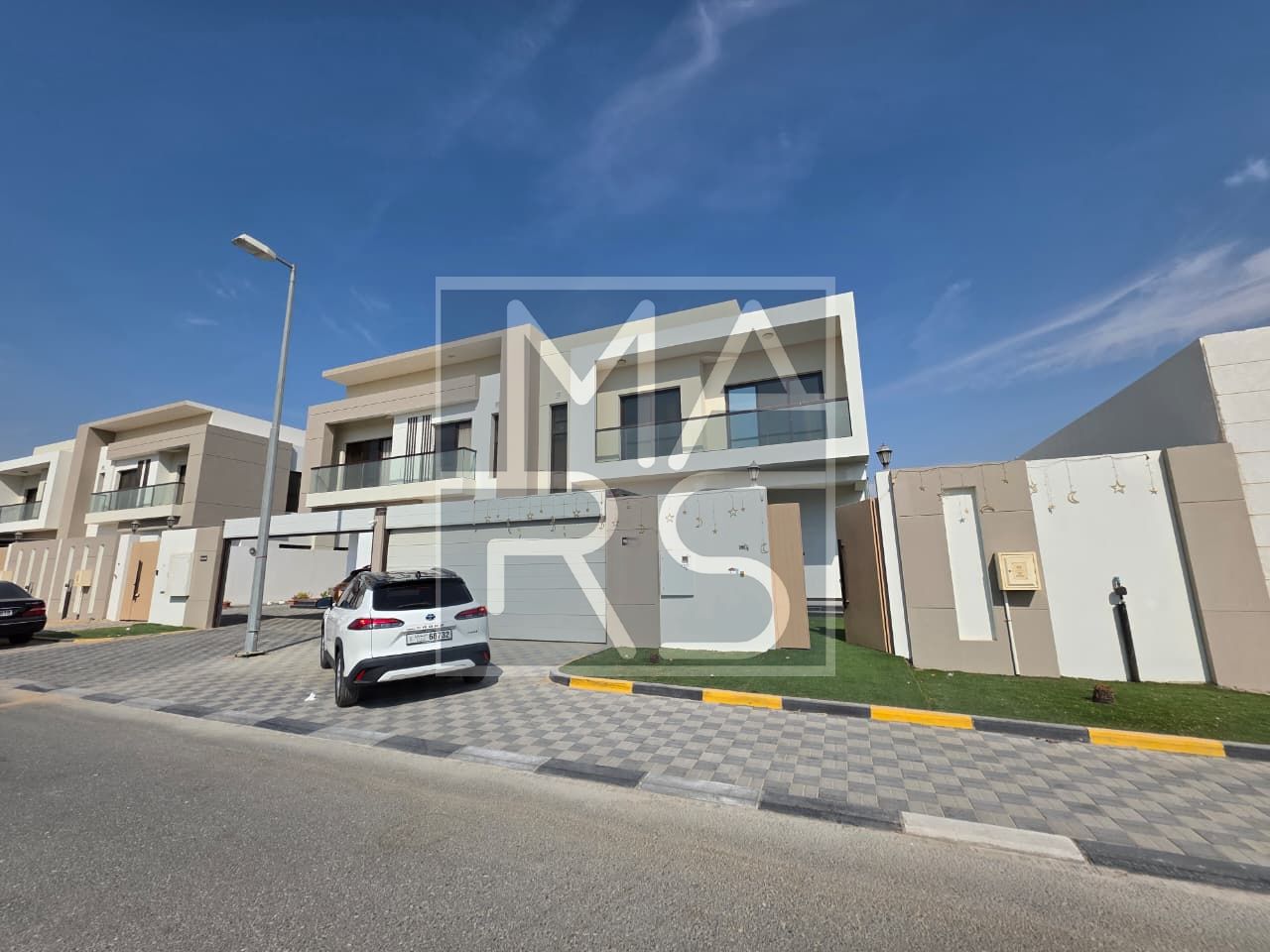 5BHK-PREMIUM FINISHES-LANDSCAPING DONE-180K6 RENT
