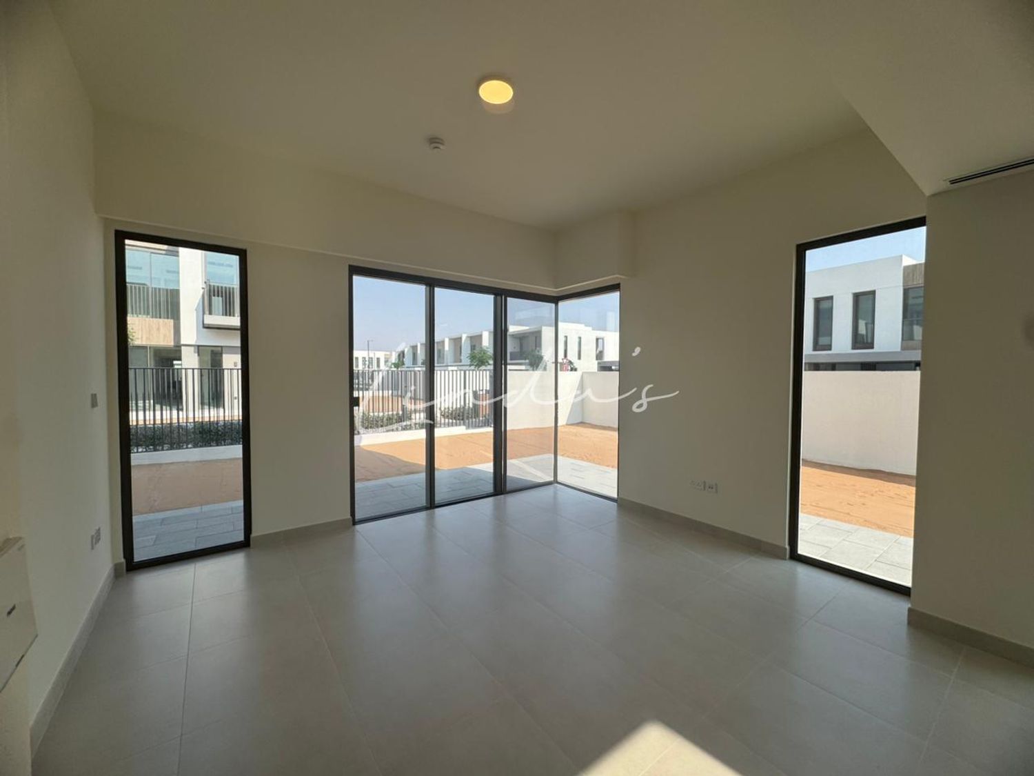 Corner - Big Plot | Ready To Move In | Landscaped
