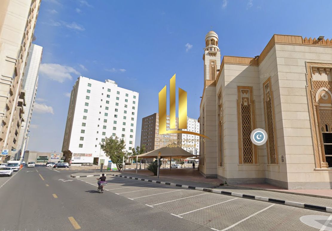Building for sale under construction – a golden investment opportunity A building in a prime location with high specifications, ideal for investors s