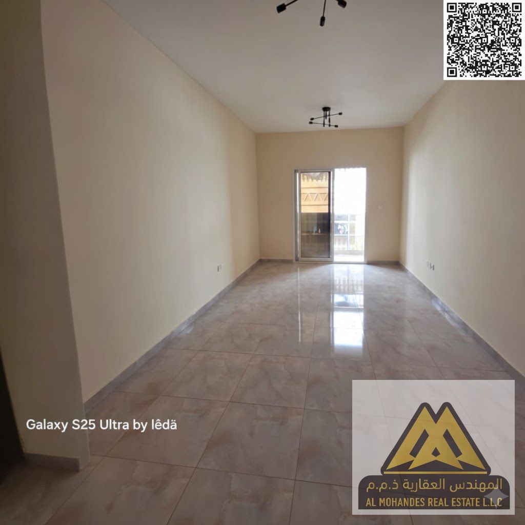 Balcony with open view | Excellent location close to all services | Very spacious | Apartment on University Street, on the main road