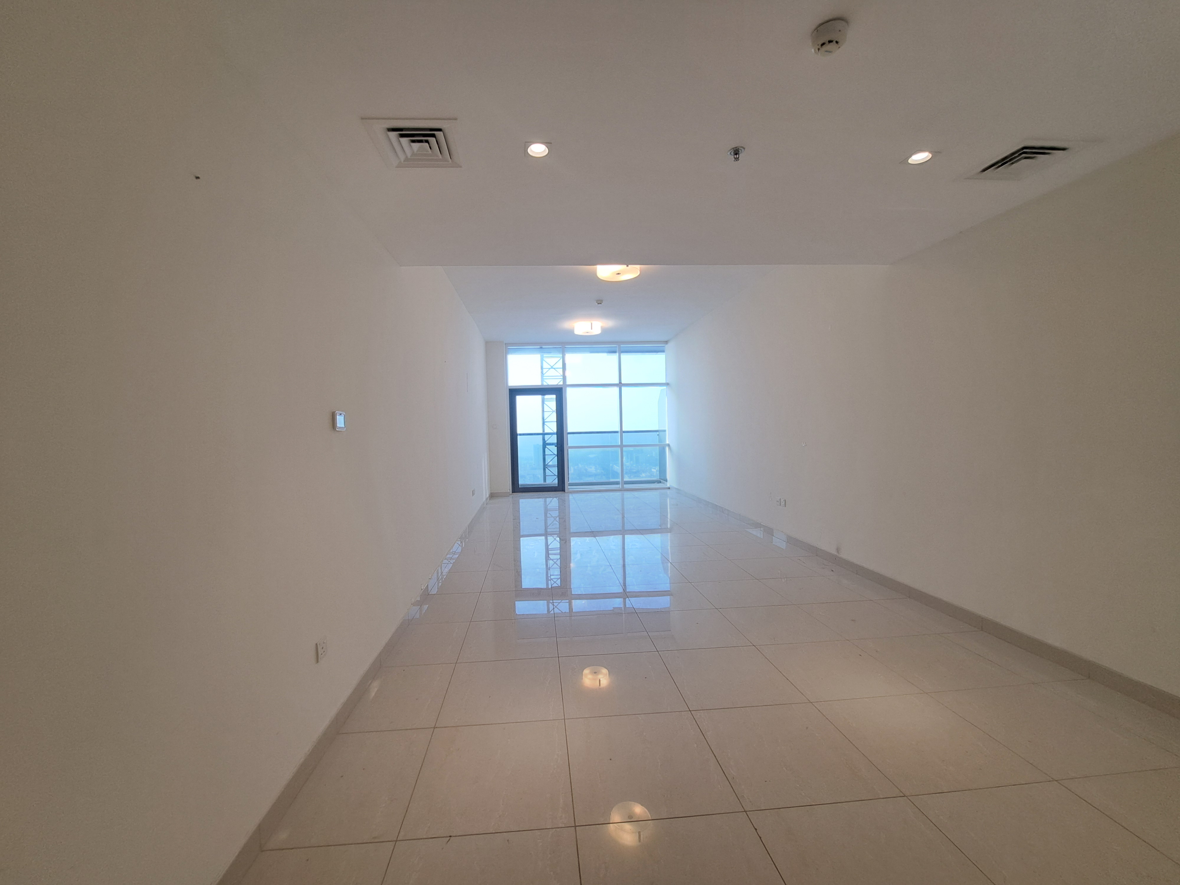 Huge 3 bhk maidroom 4 baths balconies nea Metro Station