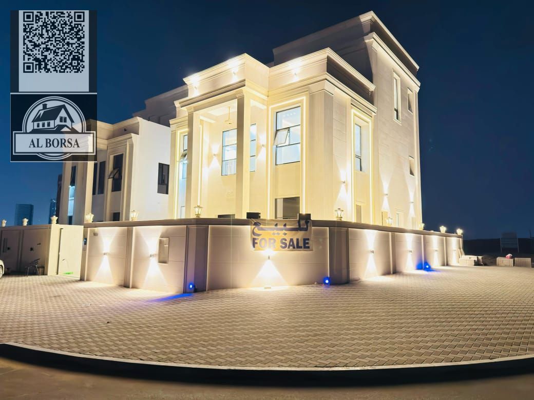 For sale in Al-Haliyo 2, a corner villa with two floors and a roof, 6 master bedrooms, a majlis, 2 living rooms, and a maid's room.