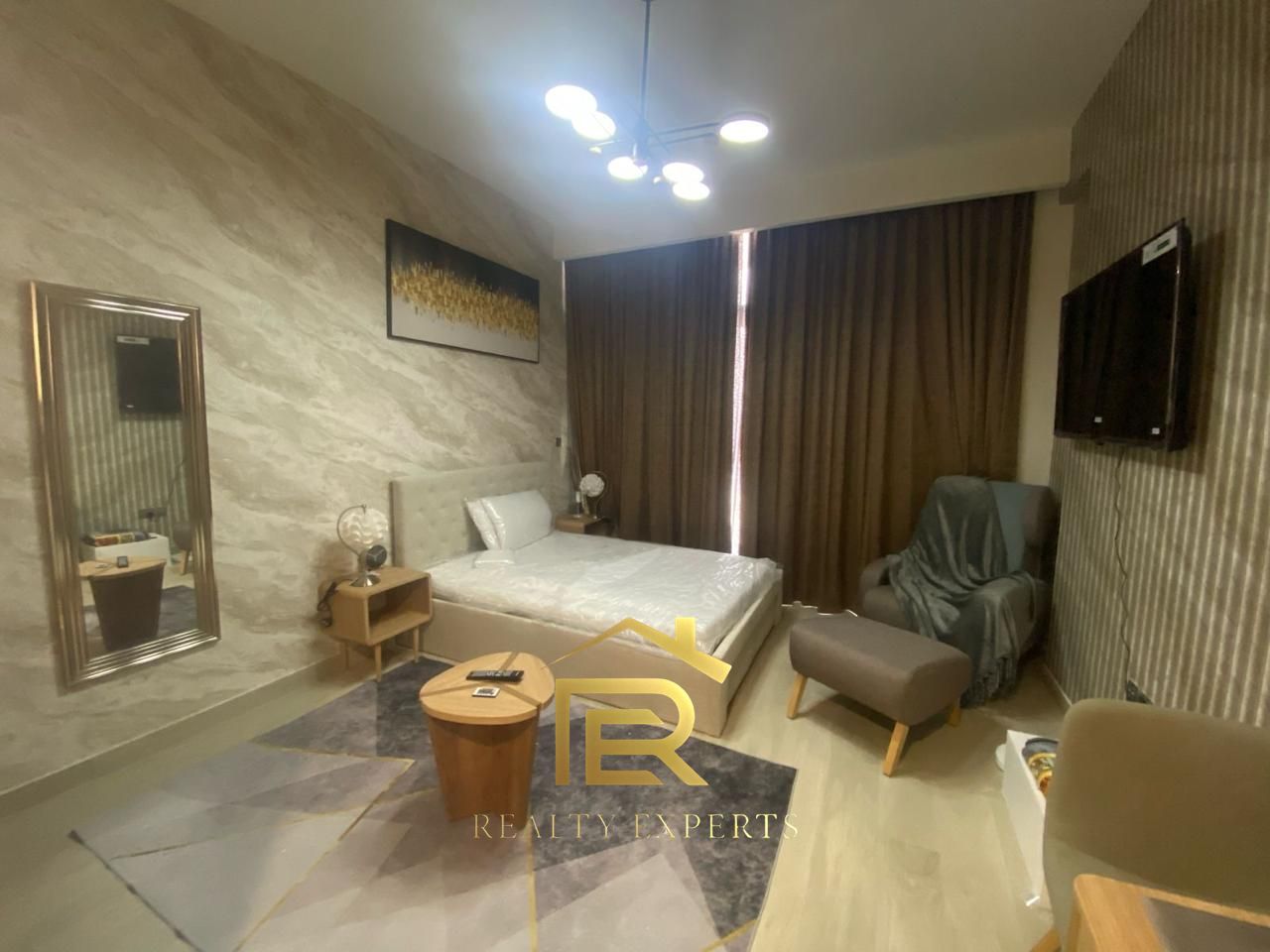 FULLY FURNISHED | VACANT | CHILLER FREE