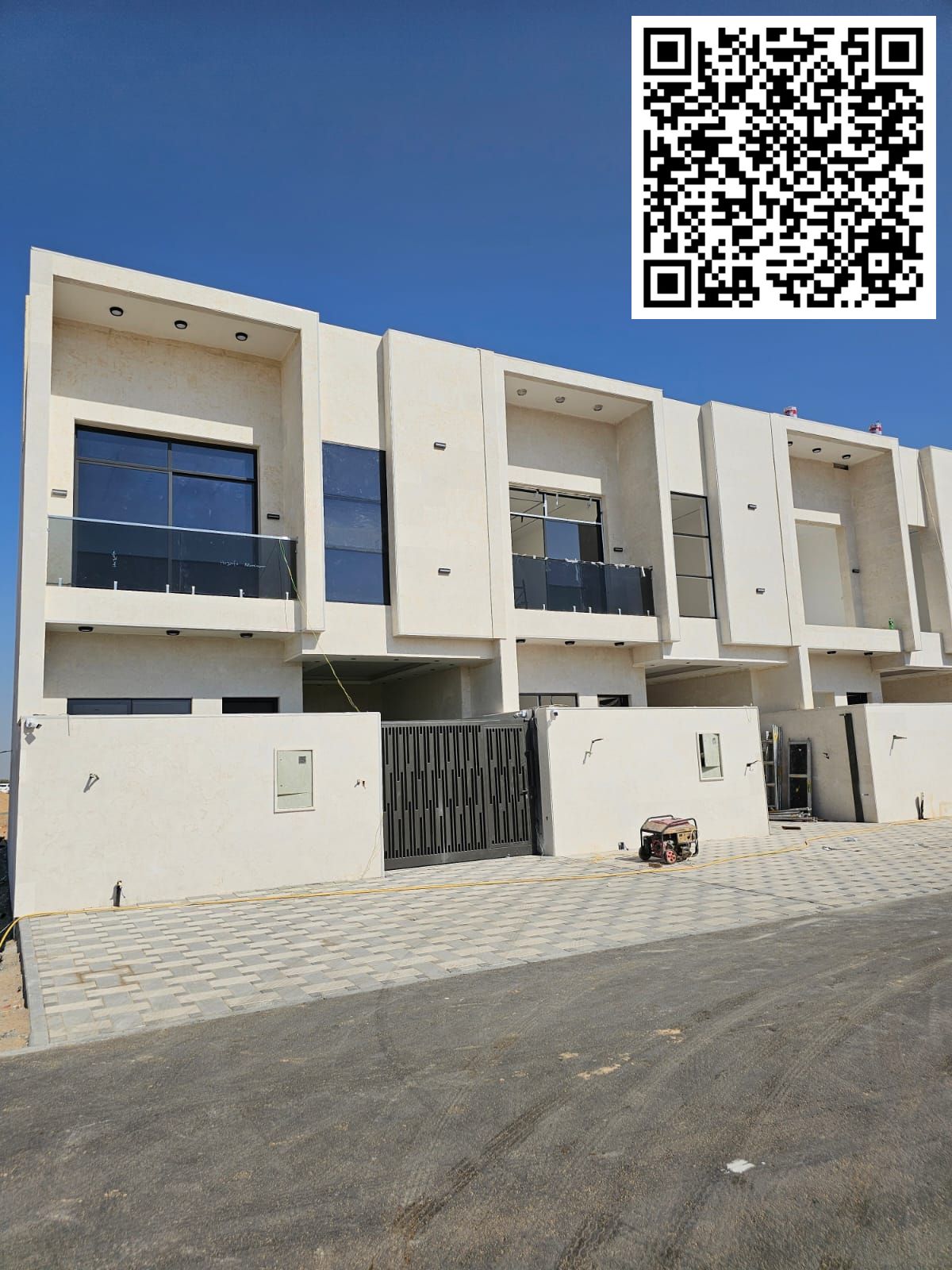 Townhouse for sale in Al Helio 2 area, Ajman. Ground floor + first floor + roof. 4 bedrooms, majlis, 2 living rooms, large kitchen, maid's room, and r