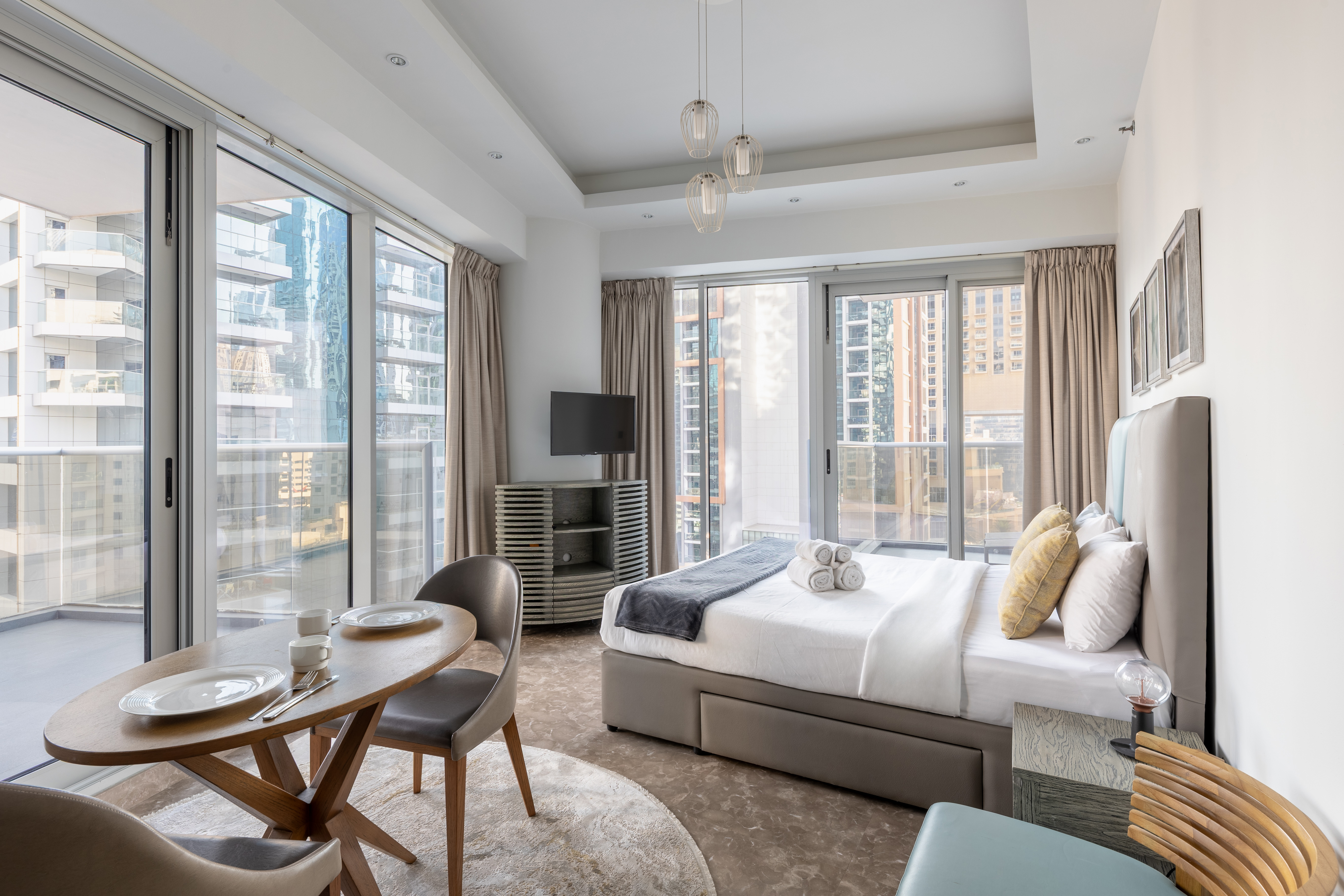 Modern Studio w/ Balcony – Orra Harbour, Marina
