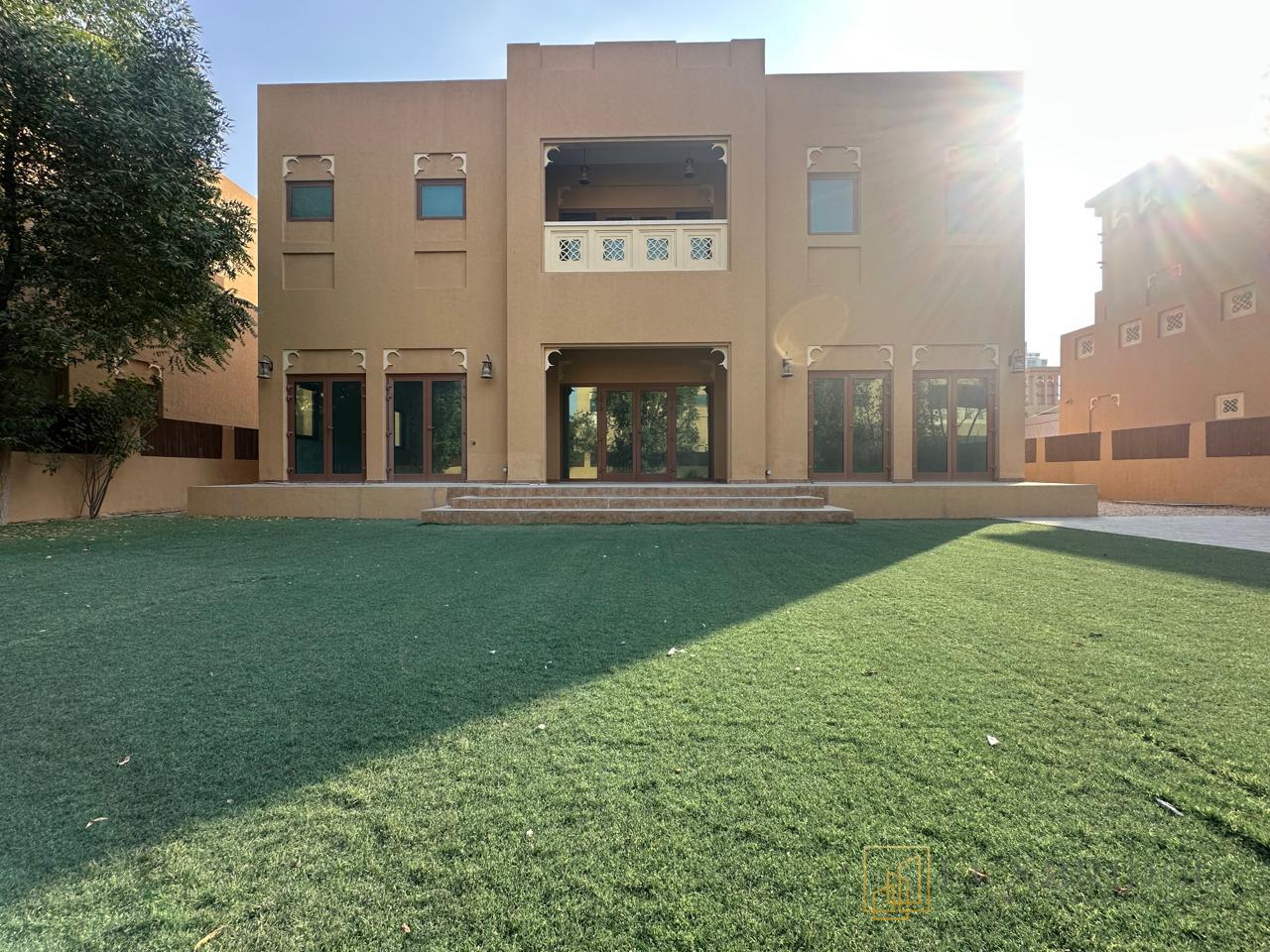Sunny Elegance | Spacious | Private Garden