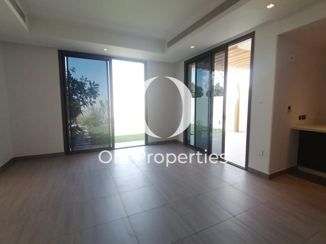 Massive 3BR + Maid | Ready to Move | Single Row