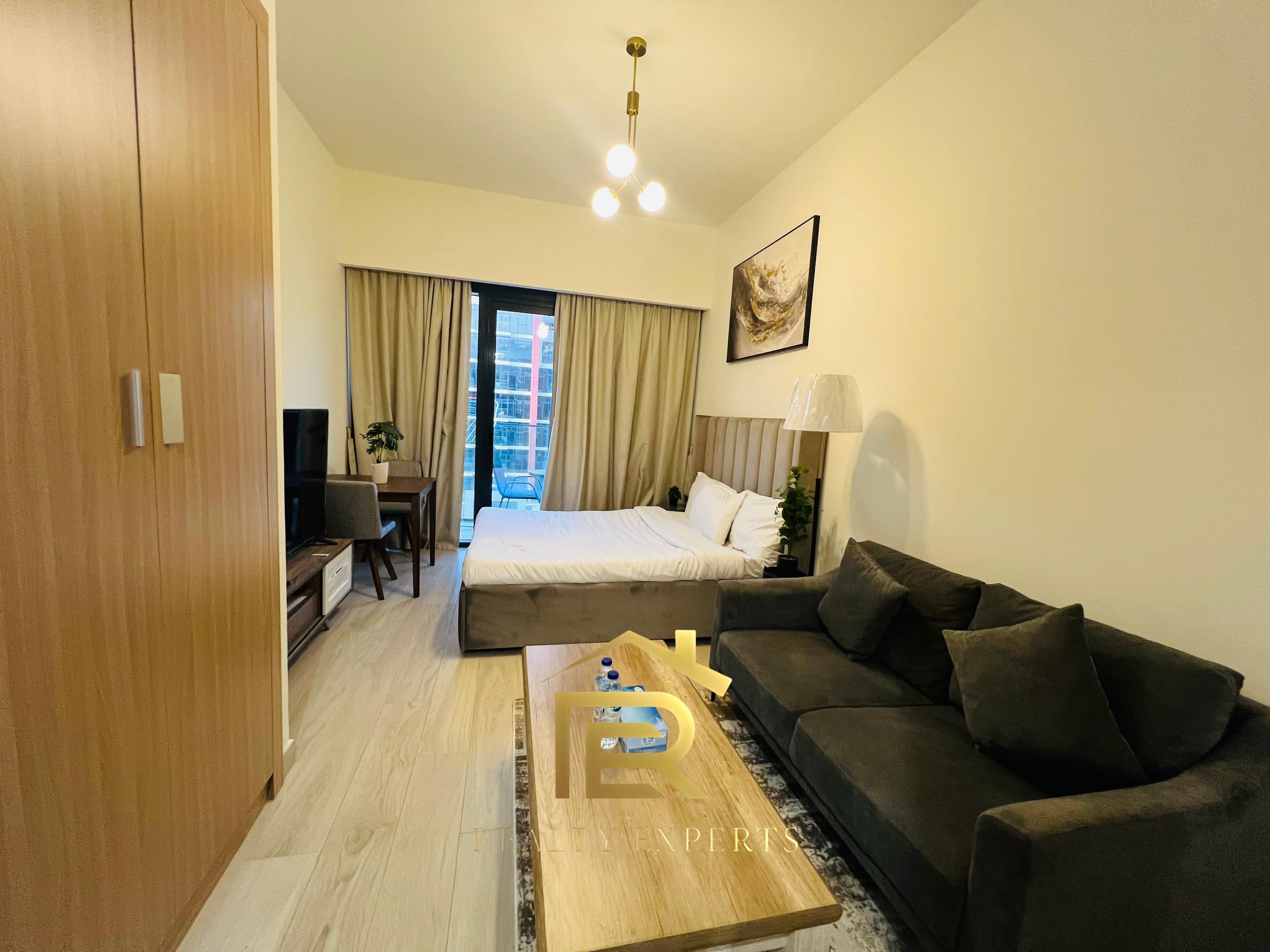 FULLY FURNISHED | VACANT | CHILLER FREE