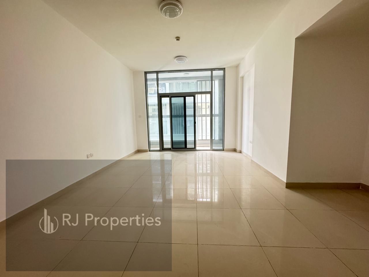 School Zone luxury 2bhk with 3wishroom waderobe balcony parking only jest 61k