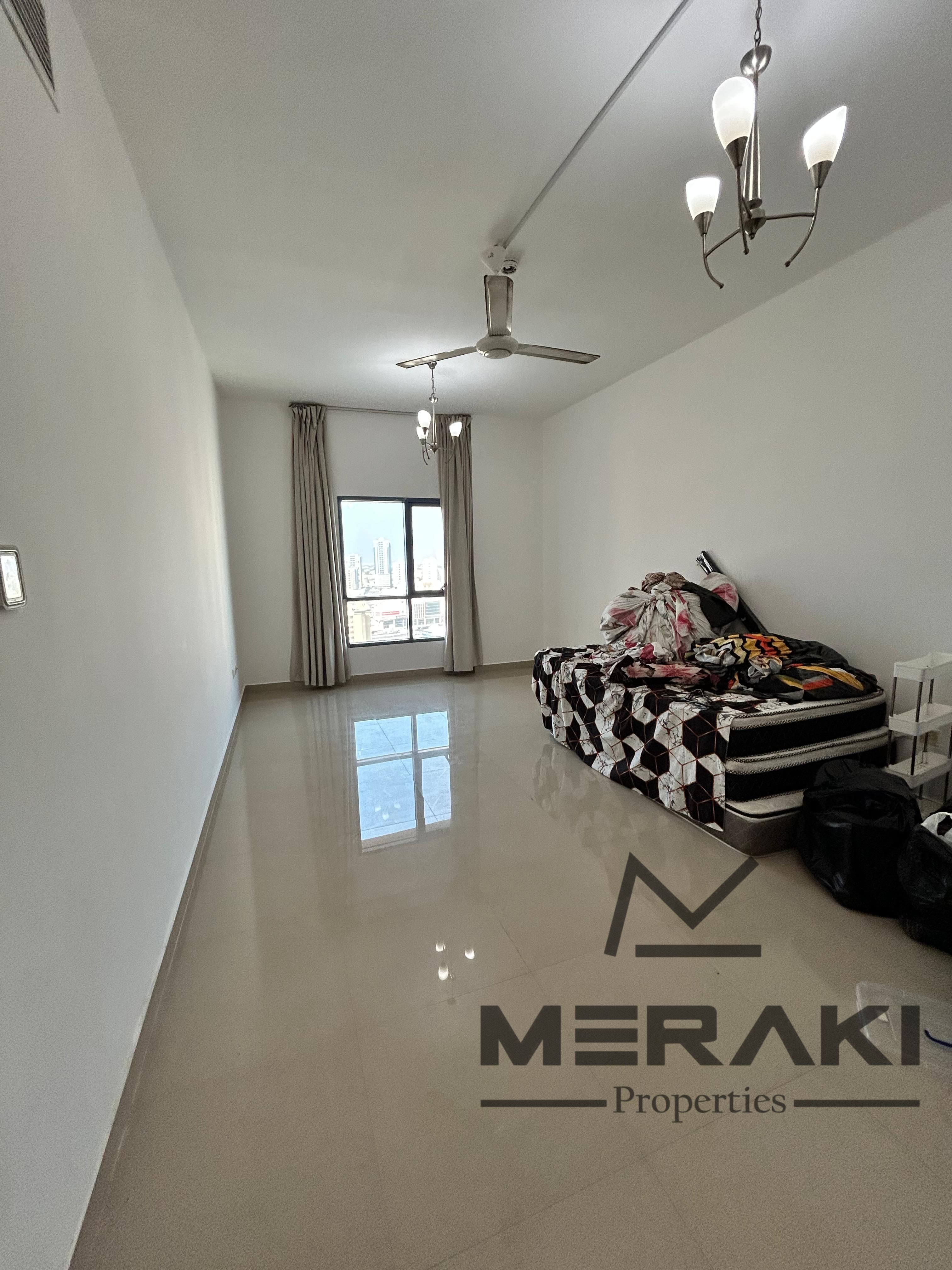 Two bedrooms and a living room at a bargain price, not available for cash sale. Very large space with excellent finishing and an open view of city .