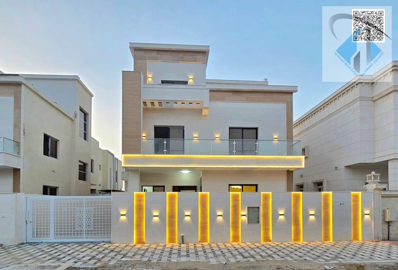 A luxurious villa with a harmonious and elegant design in the Al Yasmin area of Ajman, next to a mosque, one of the most prominent residential areas