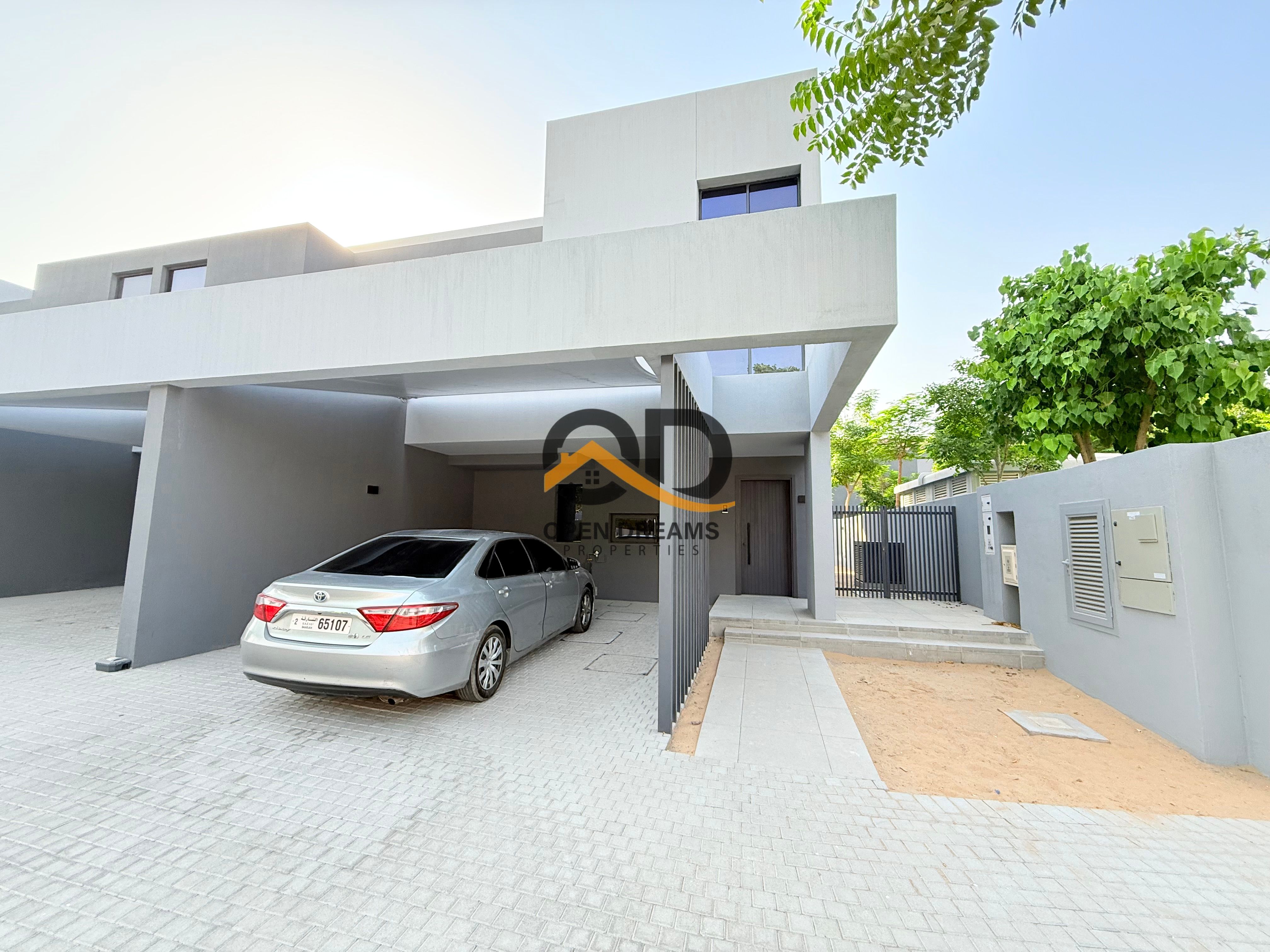 Corner Unit Big Layout /3BR Townhouse Ready To Move