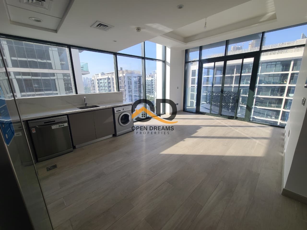 Modern 3BR | Azizi Riviera | Family-Friendly Community