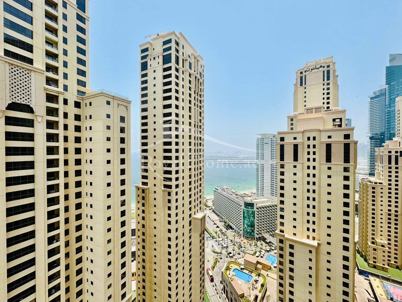 Vacant | Beachfront Living | Spacious Layout