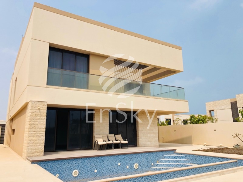 Type 6 Villa with Pool | Ready to Move in !