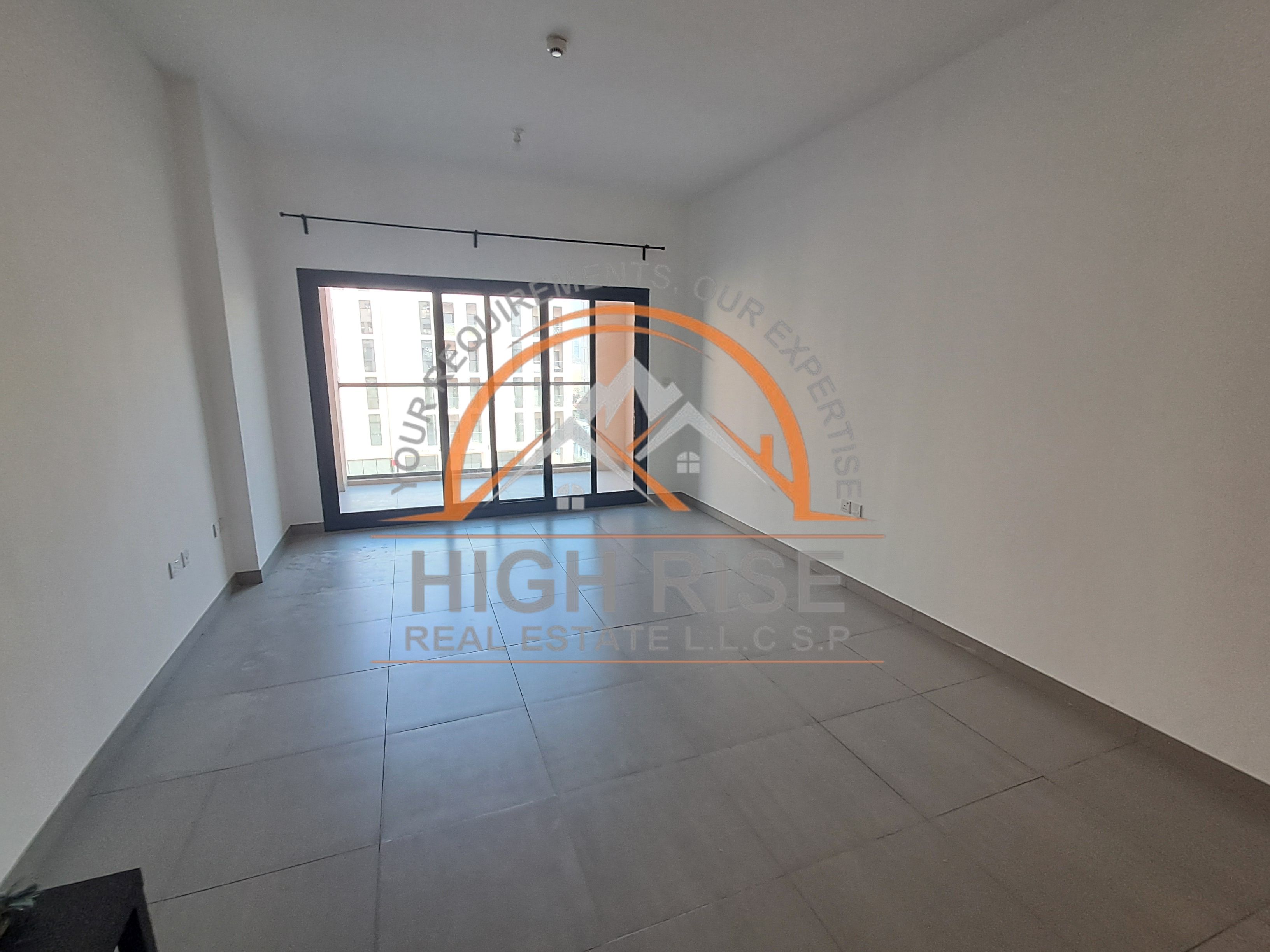 Stunning Stylish Bigger studio with Balcony