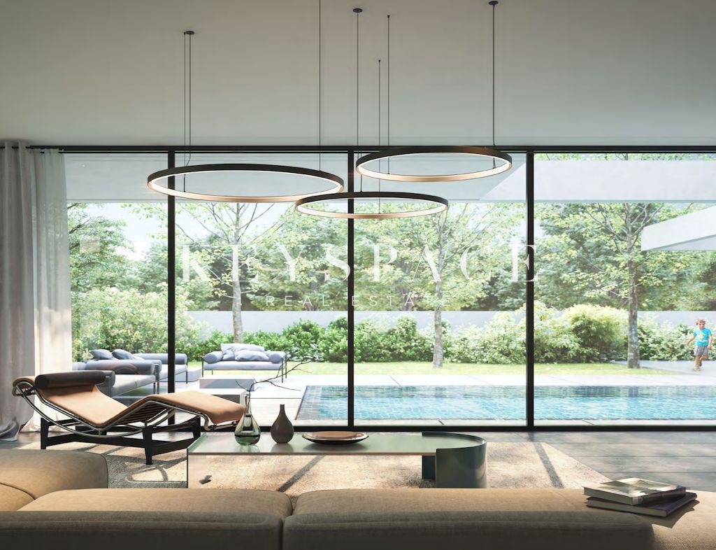 Spacious Contemporary Villa in a Prestigious Location