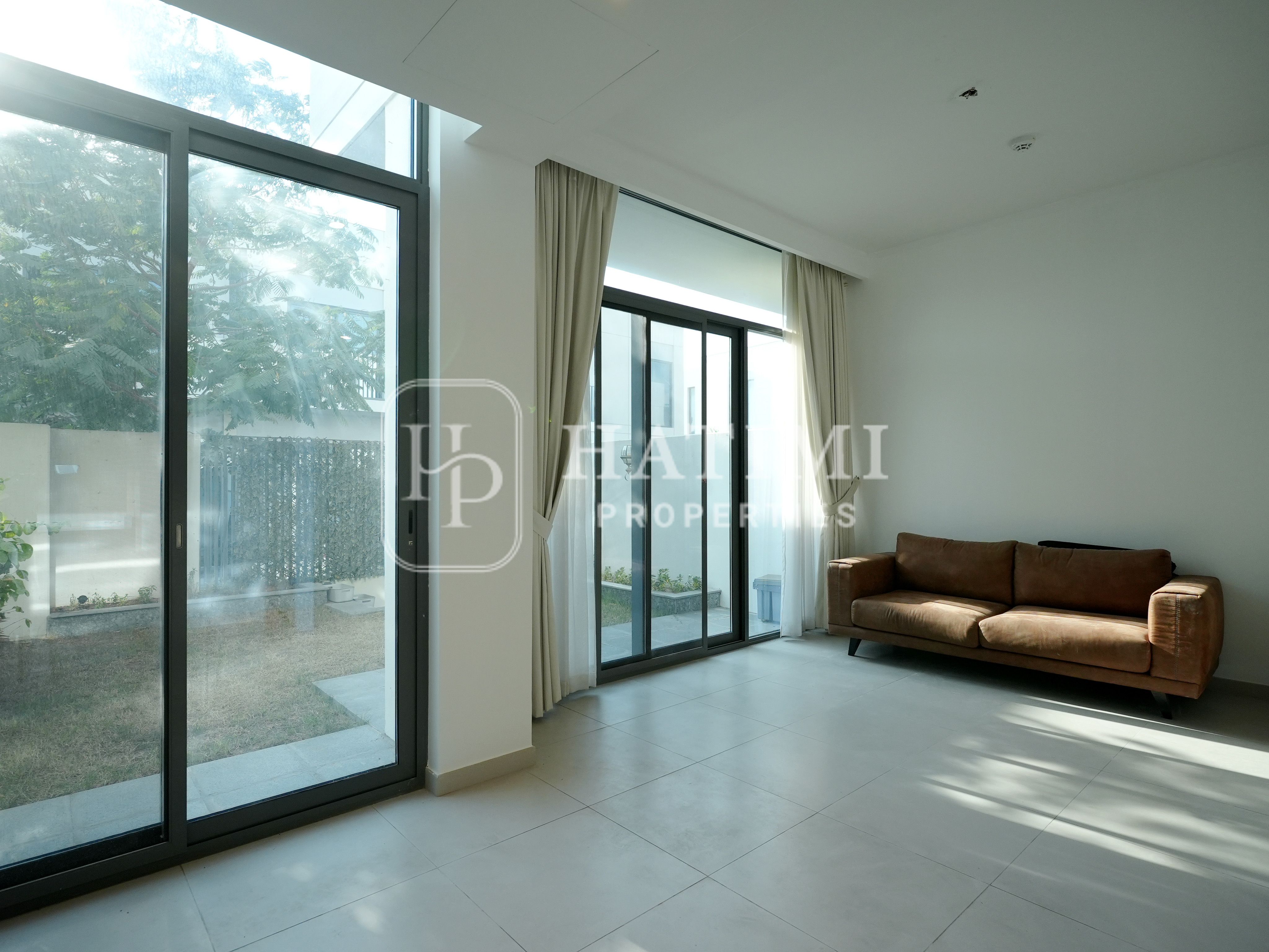 Ready to Move | Single Row | Corner Unit