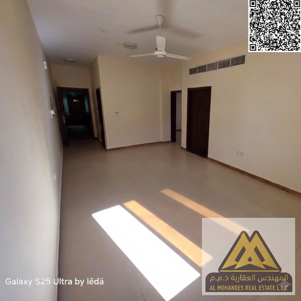 Very large area | Prime location close to all services and schools | On the main road | Central air conditioning