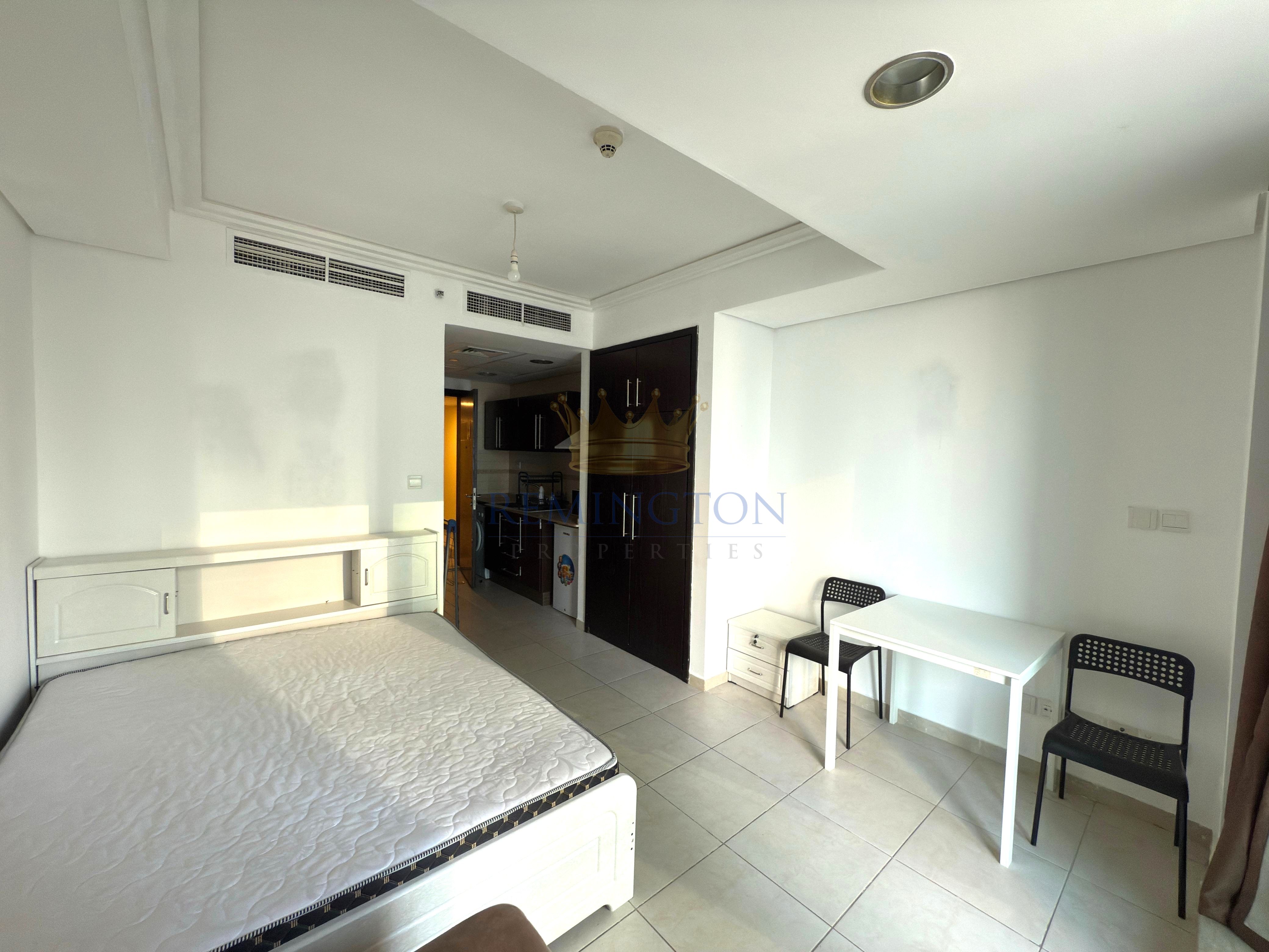 Furnished Studio Flat near Metro