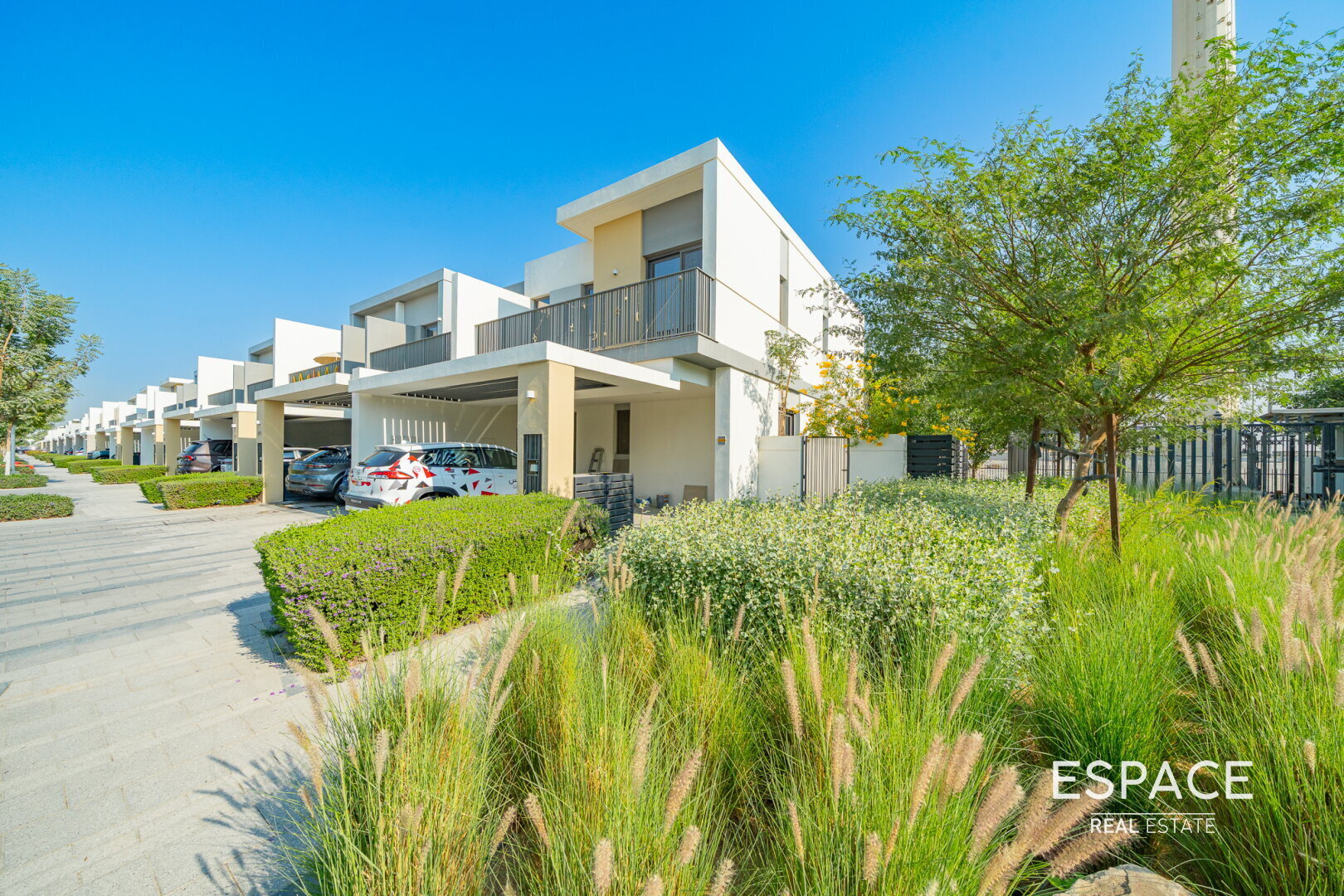 Premium Townhouse | Vacant | Big Plot