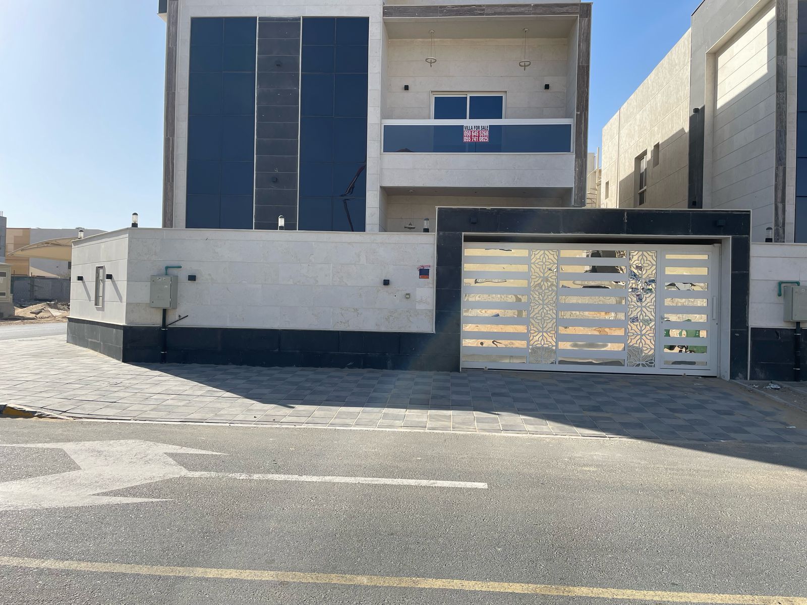 CORNER VILLA || 5 BED ROOMS|| PRIME LOCATION || AL ZAHYA || WITH WATER AND ELECTRICITY AND AC