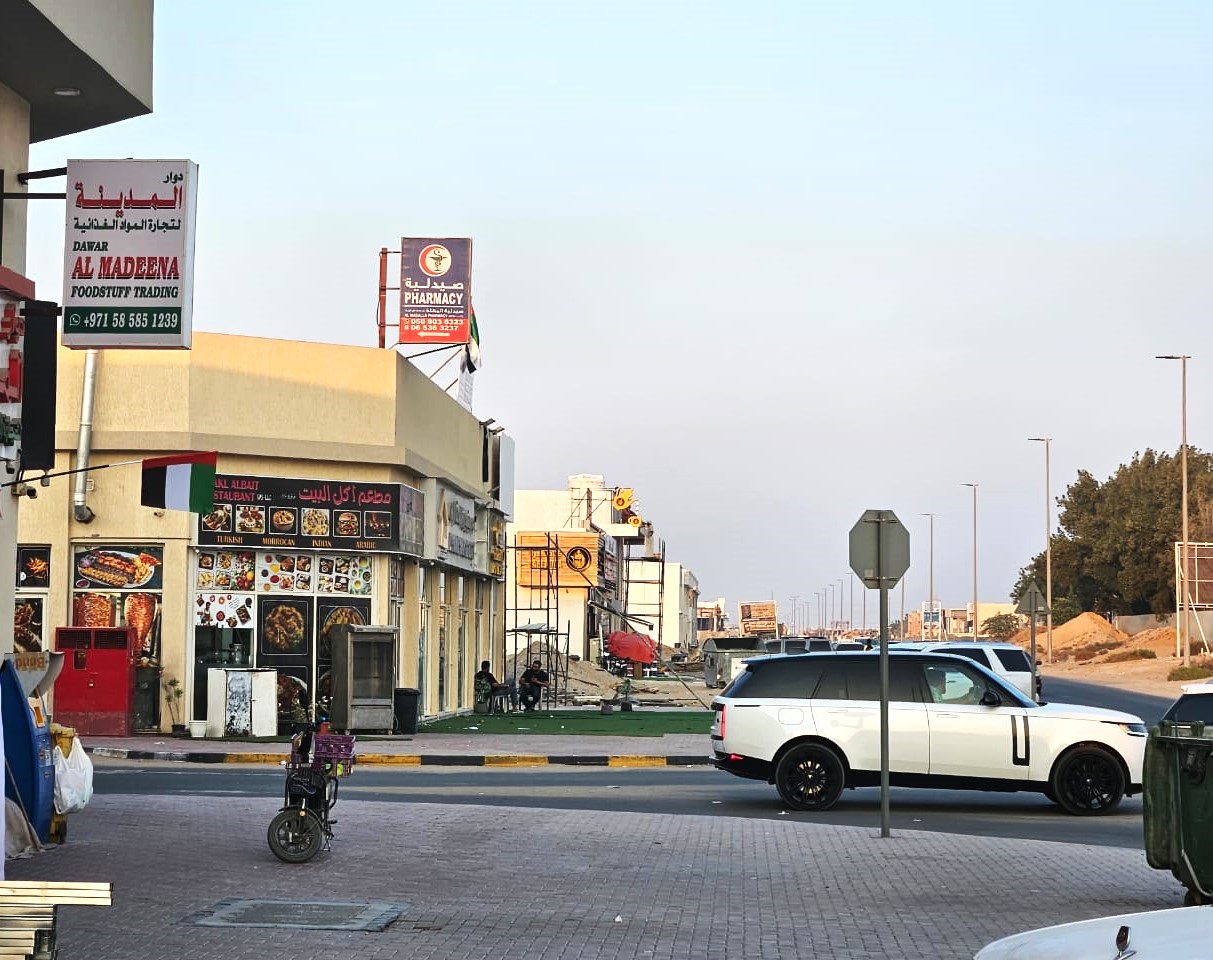 SHOPPING COMPLEX FOR SALE Main Road – Opposite Hellow 2 Prime location, suitable for mixed-use businesses such as a supermarket, medical clinic, and m