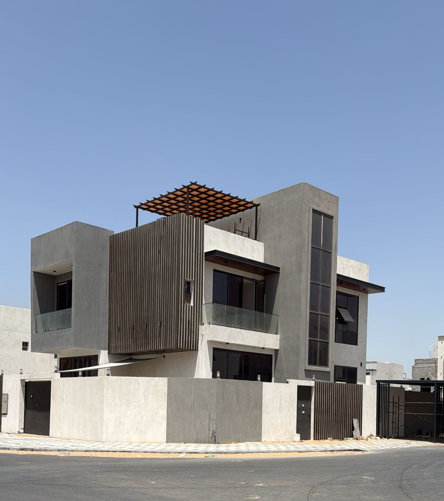 PRIME LOCATION 5 MASTER BEDROOM VILLA FOR SALE IN ZAHYA AJMAN