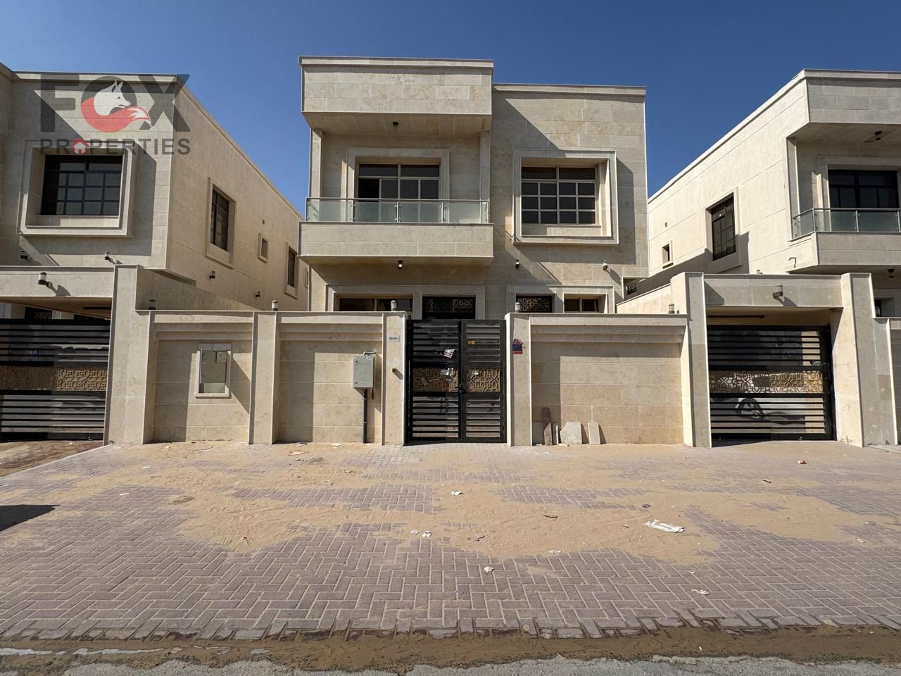 Here’s a concise English translation under 150 characters: "Spacious master bedrooms in a prime Yasmin location, great price, easy payment options, w