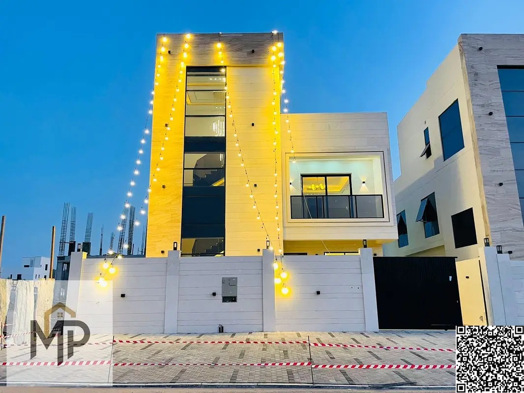 Your chance to own a villa with a rooftop, including registration fees (negotiable), ready to move in, close to all services, with very luxurious desi