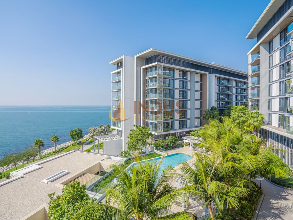 Versace 3BR Condo in Dubai, Bluewaters Island